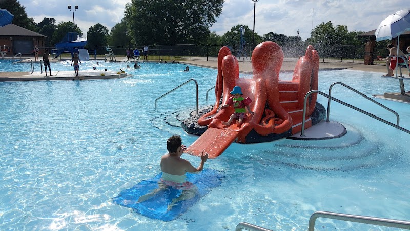 Castlewood Aquatic Center & Sprayground