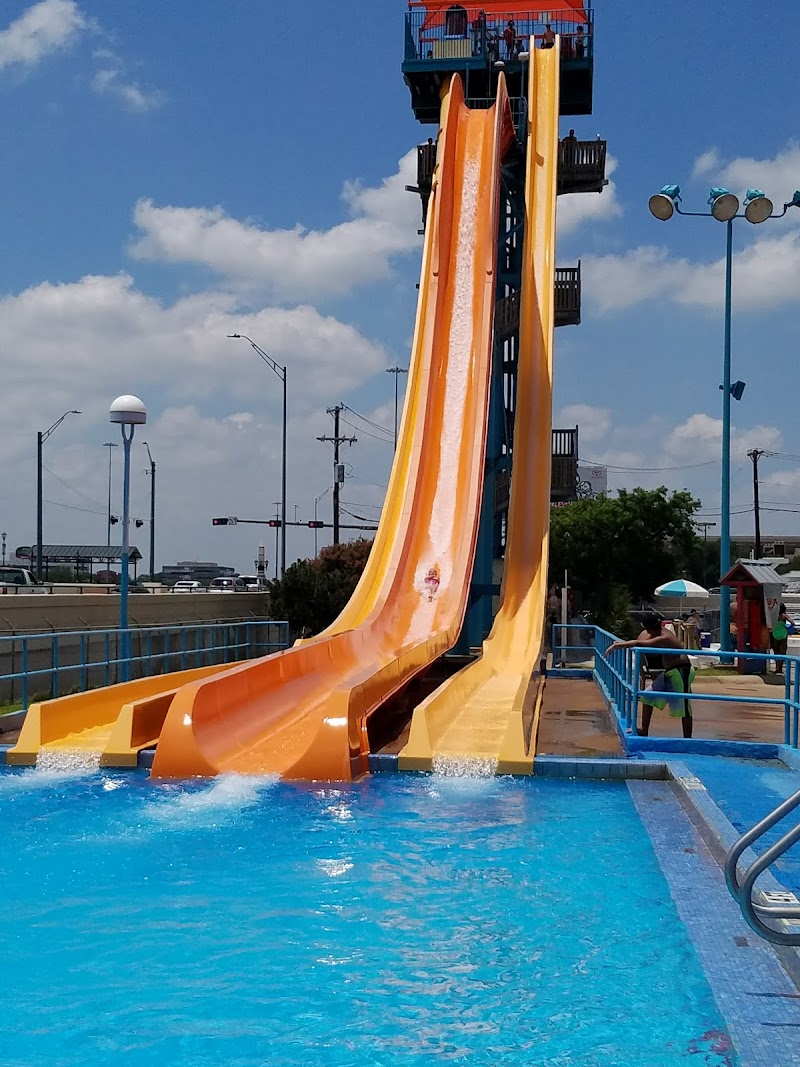 Hurricane Harbor Arlington