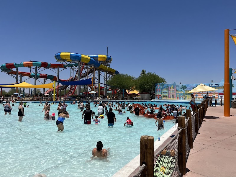 Hurricane Harbor Phoenix