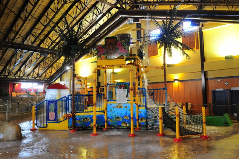 Kahuna Laguna Indoor Water Park North Conway