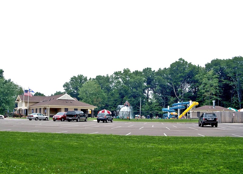 Maca Aquatic Center (Maca Pool)