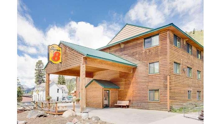 Super 8 by Wyndham Cooke City Yellowstone Park Area