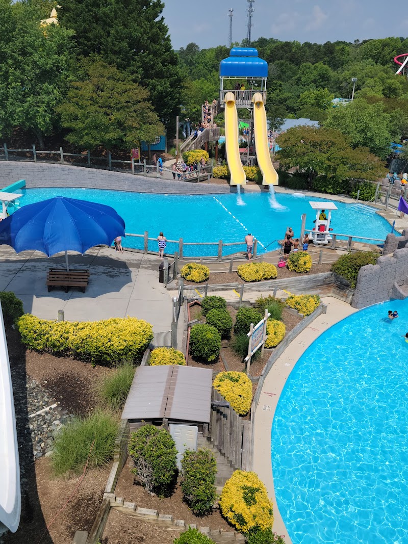 Wet 'n Wild Emerald Pointe Water Park